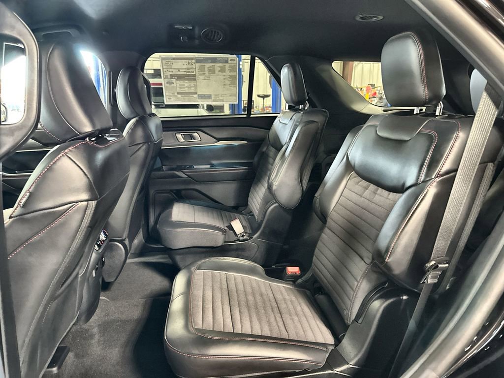 New 2026 Ford Explorer ST-Line w/ ST-Line Street Pack image 25