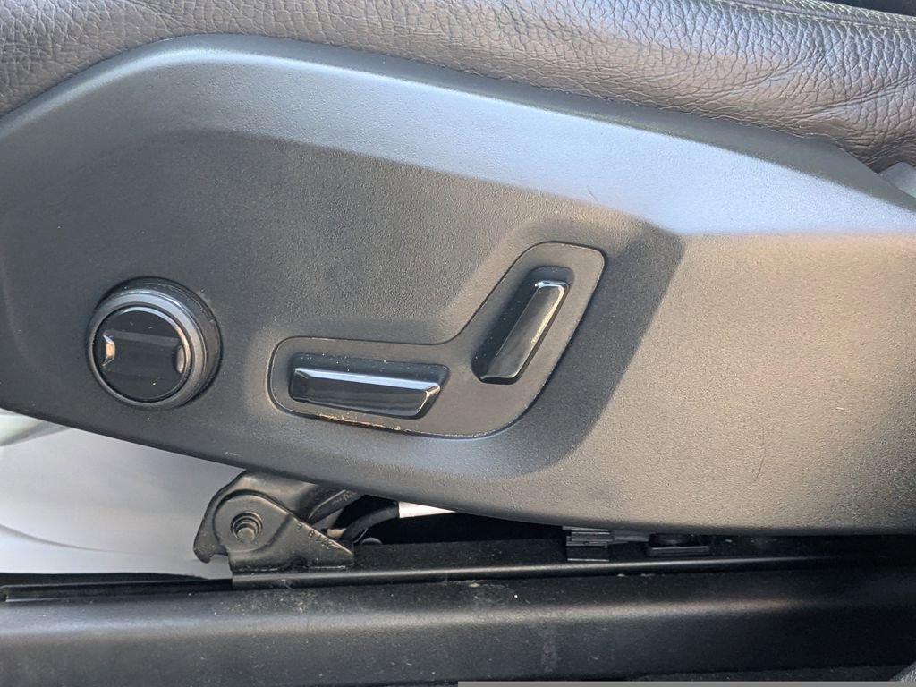 Used 2023 Volvo XC60 B5 Plus AWD/4WD image 21