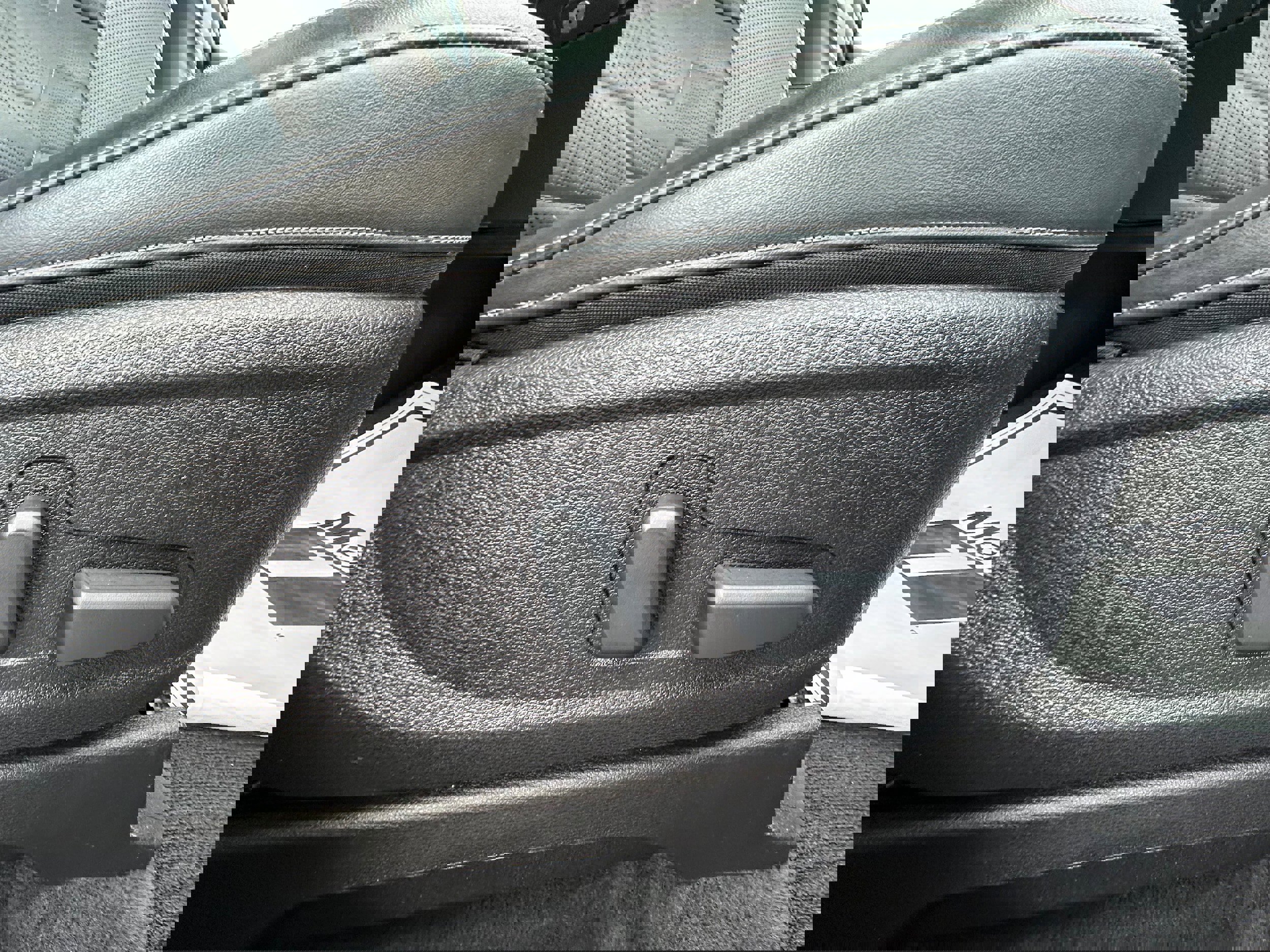 Used 2022 Kia Telluride SX w/ SX Prestige Package image 32