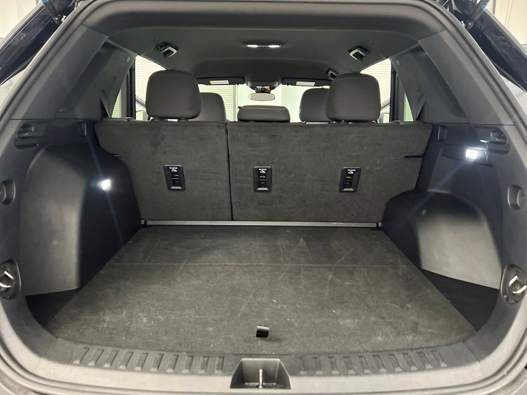 Used 2025 GMC Terrain Elevation image 27