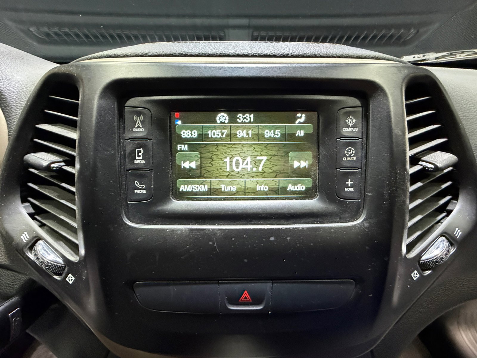 Used 2017 Jeep Cherokee Sport AWD/4WD image 28