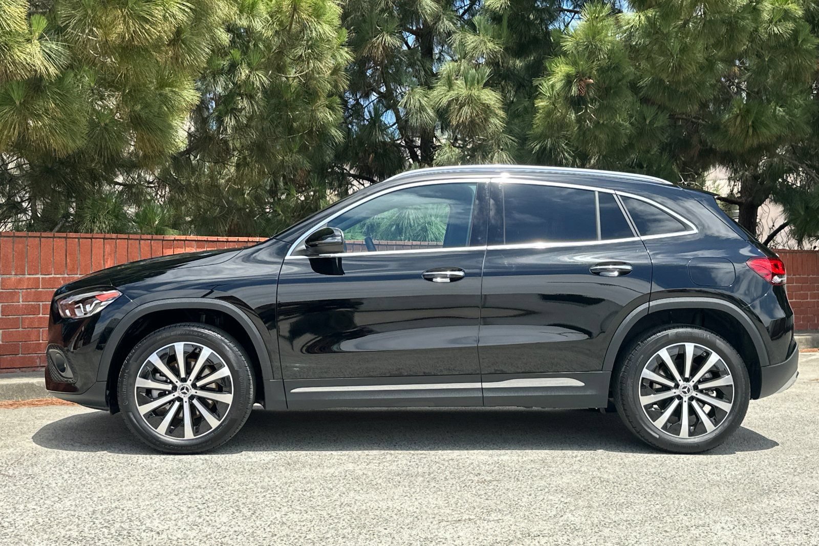 Certified 2023 Mercedes-Benz GLA 250 w/ Premium Package image 7