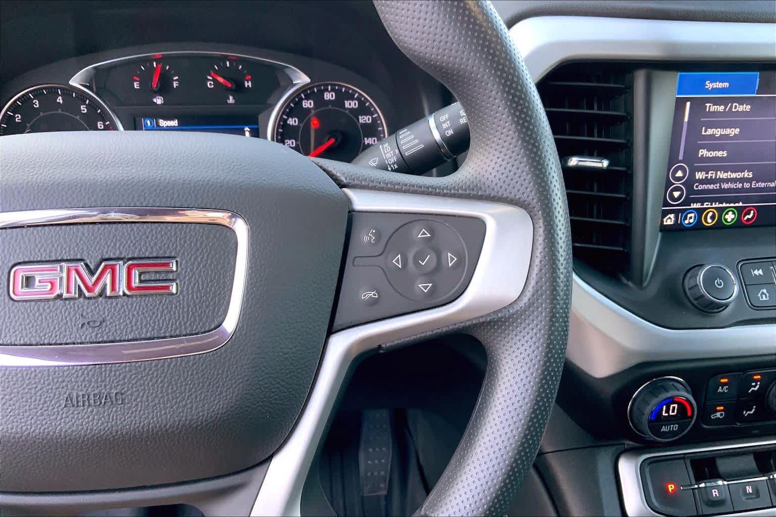 Used 2023 GMC Acadia SLE w/ Driver Convenience Package FWD image 24
