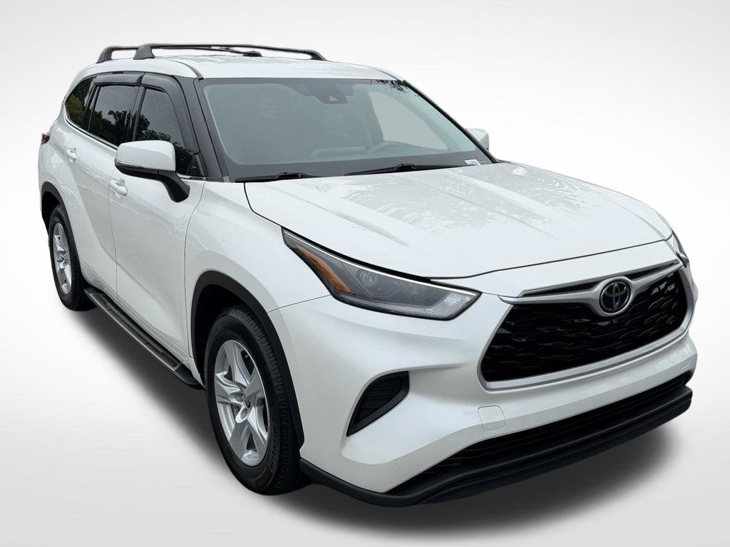 Used 2021 Toyota Highlander L FWD image 8