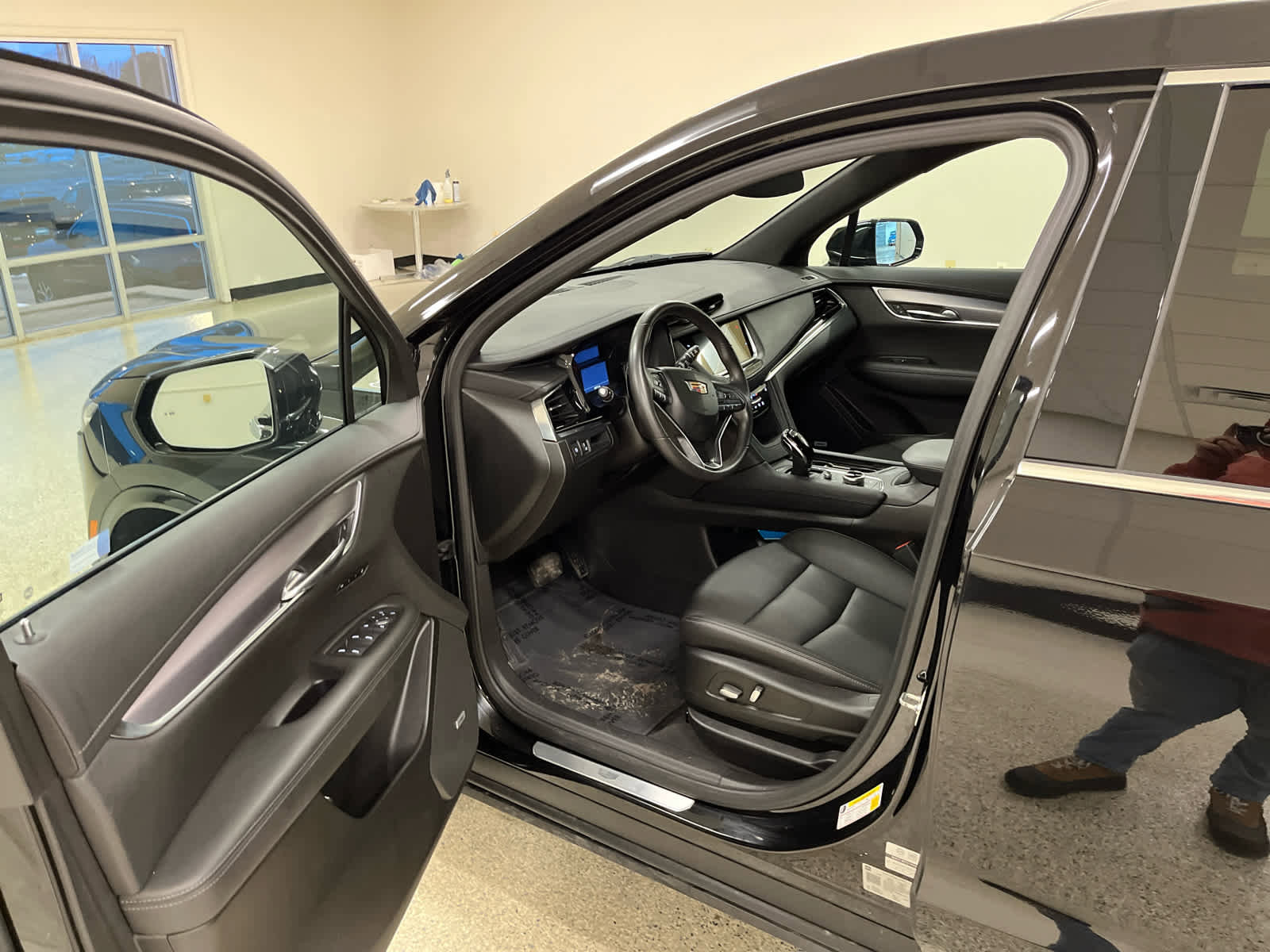 Used 2024 Cadillac XT6 Luxury w/ LPO, Floor Liner Package image 16