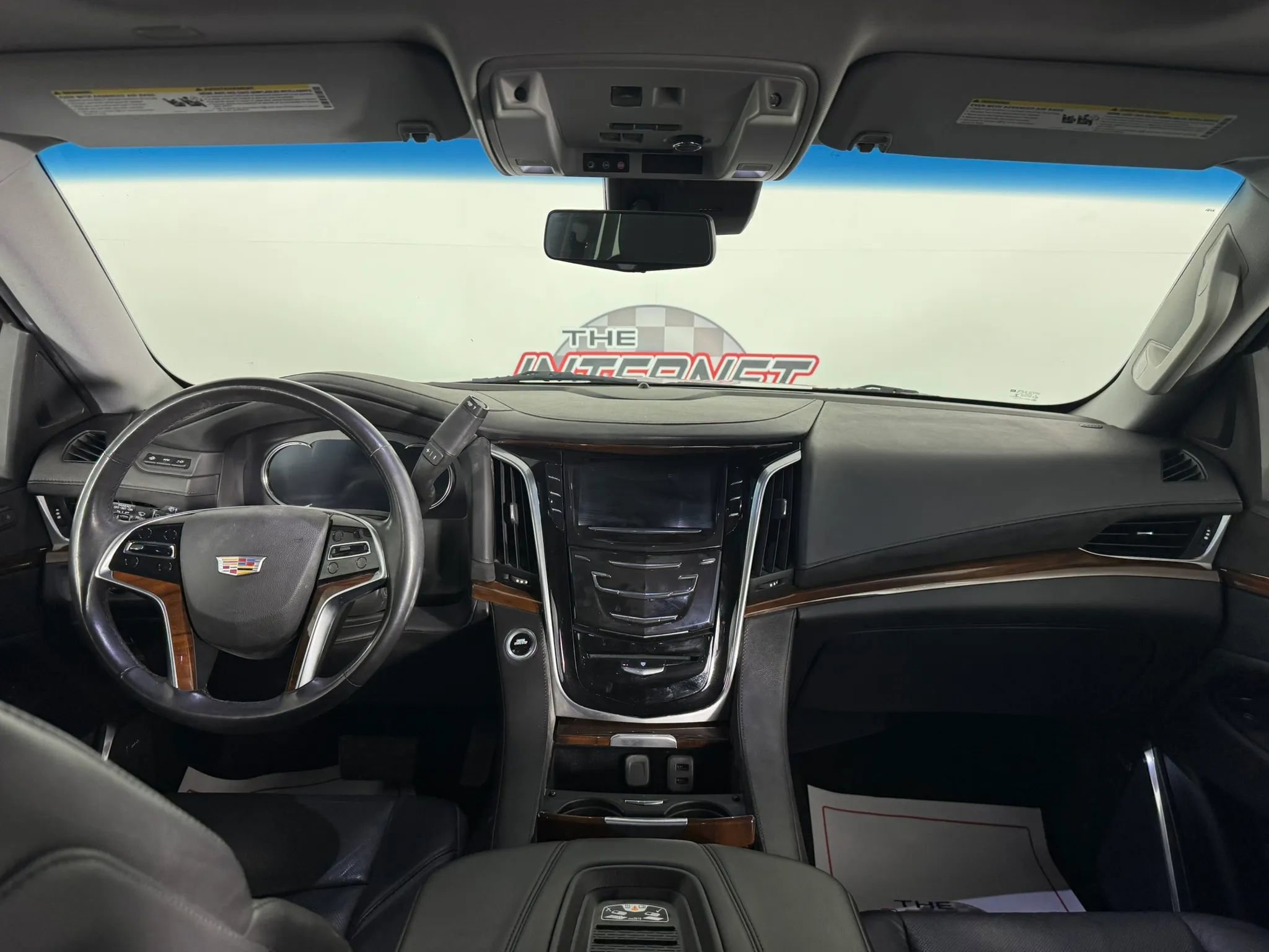 Used 2018 Cadillac Escalade Premium Luxury image 11