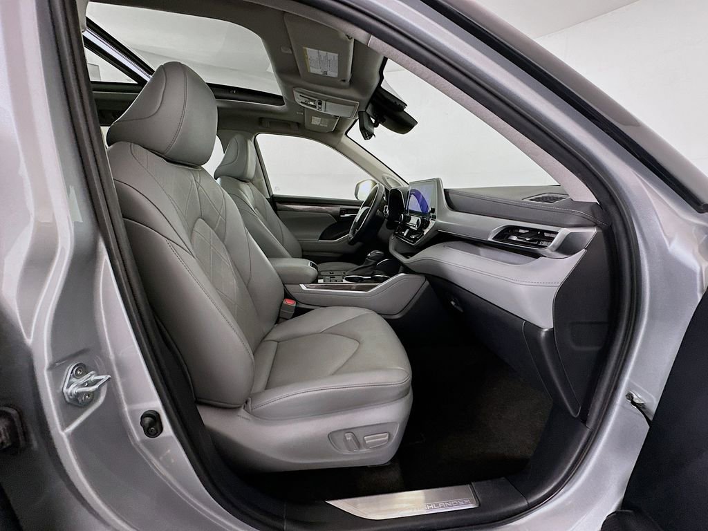 Used 2023 Toyota Highlander Platinum image 30