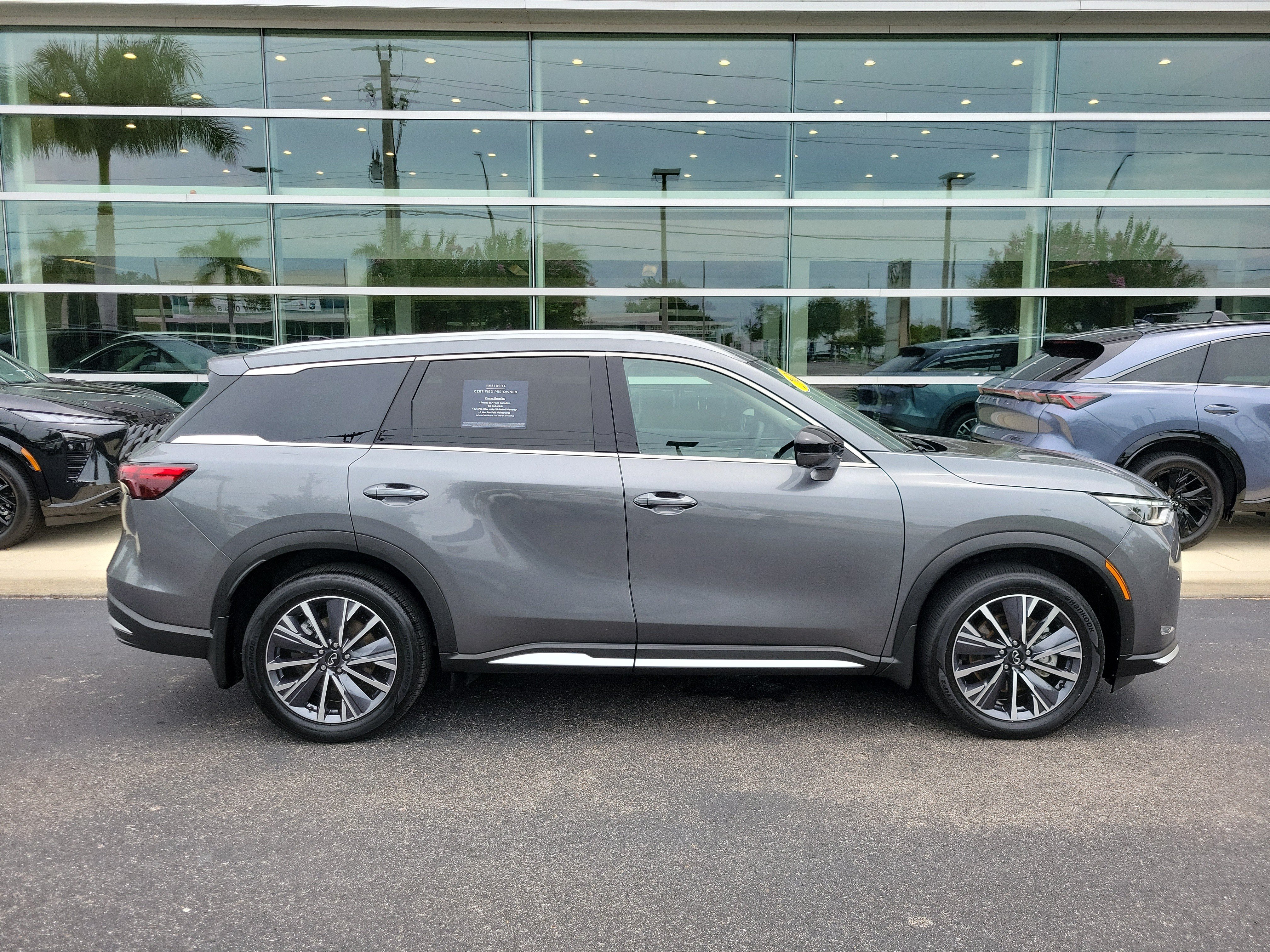 Certified 2026 INFINITI QX60 Luxe w/ Cargo Package FWD image 3