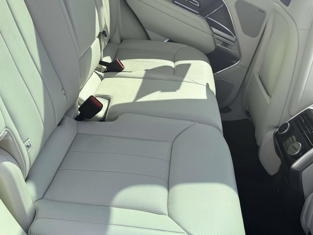 Certified 2025 Land Rover Range Rover SE AWD/4WD image 16
