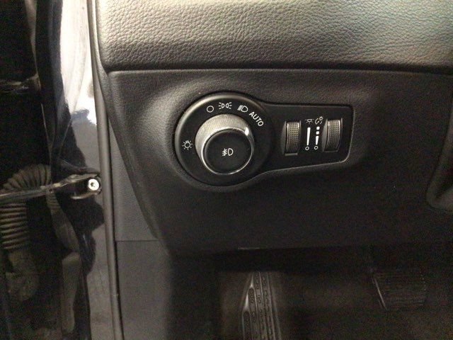 Used 2017 Jeep Compass Latitude w/ Popular Equipment Group AWD/4WD image 10