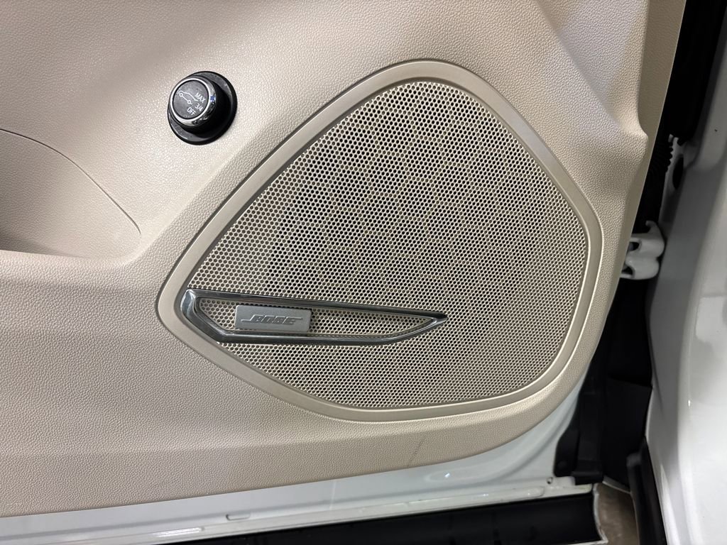 Used 2022 Buick Envision Avenir w/ Technology Package II image 25