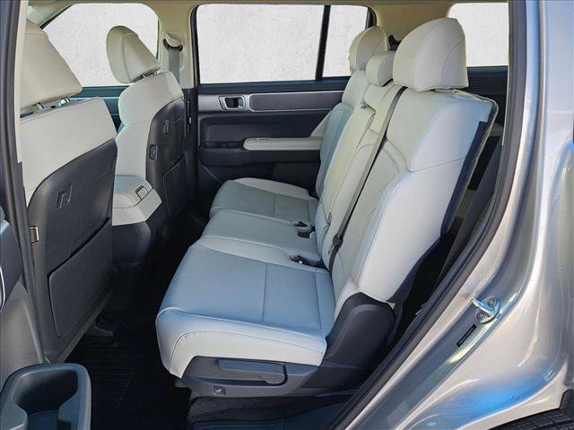 Used 2025 Hyundai Santa Fe SEL image 18