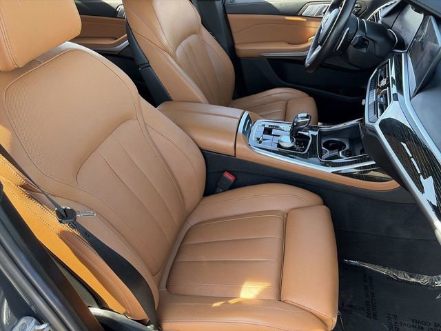 Used 2022 BMW X7 M50i image 11