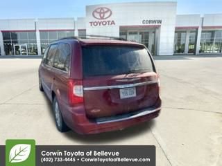 Used 2014 Chrysler Town & Country Touring image 3