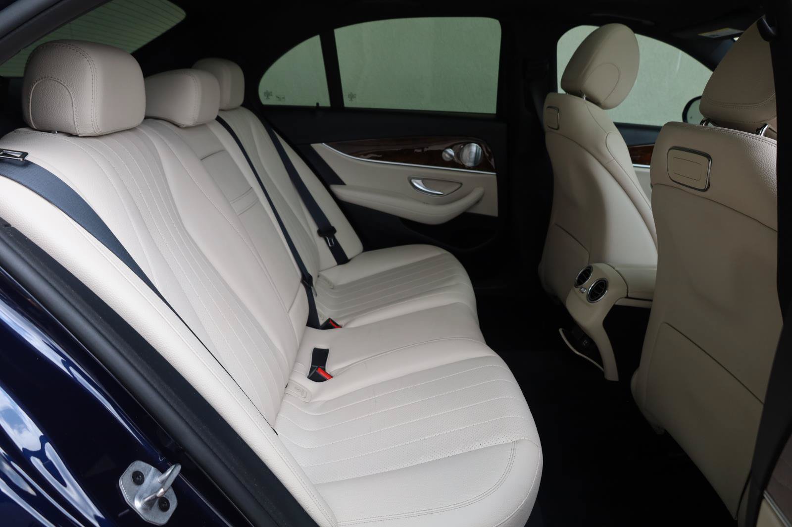Used 2019 Mercedes-Benz E 300 4MATIC image 25