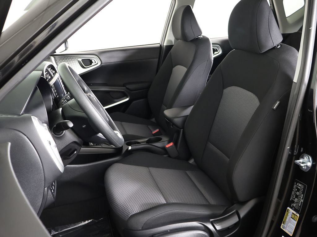 Used 2025 Kia Soul LX w/ LX Technology Package FWD image 27