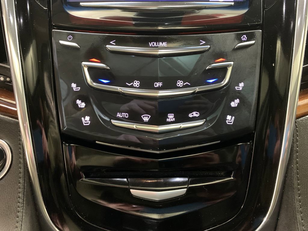 Used 2016 Cadillac Escalade Luxury image 12