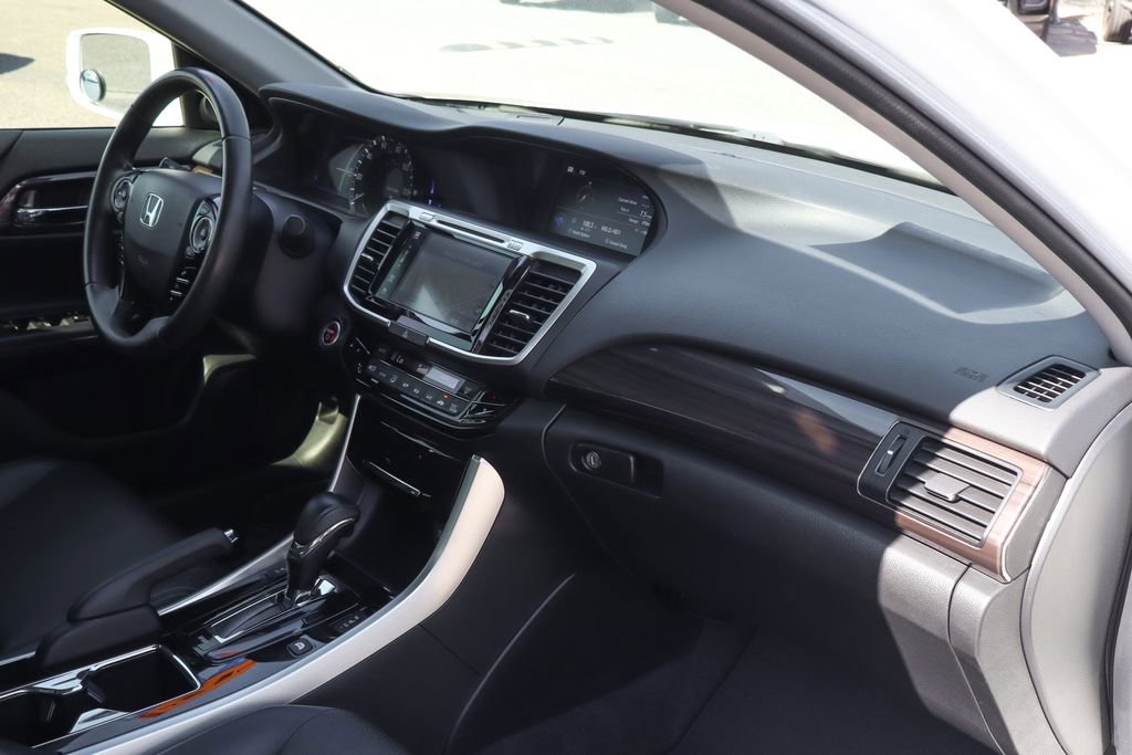 Used 2017 Honda Accord Touring image 41