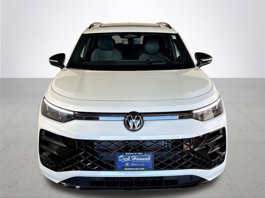 New 2025 Volkswagen Tiguan SE R-Line image 3