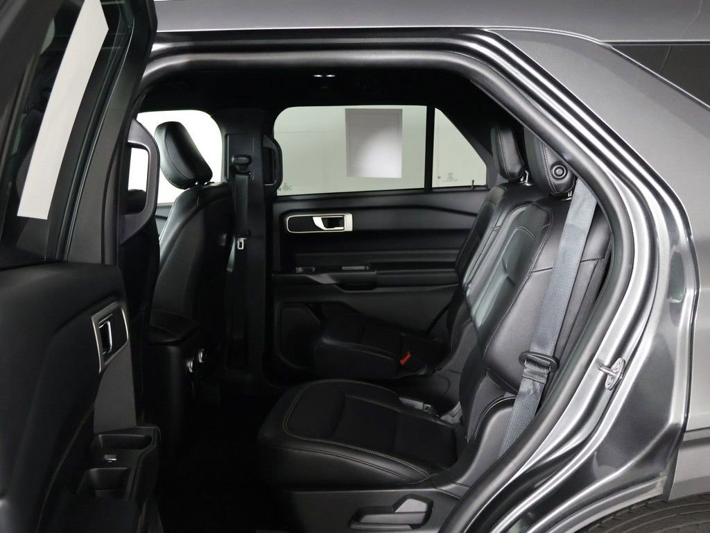 Used 2020 Ford Explorer XLT w/ Equipment Group 202A AWD/4WD image 31