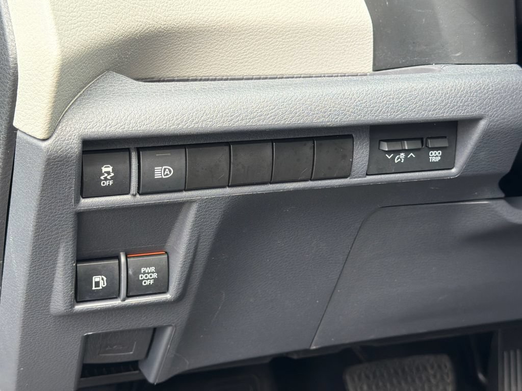 Used 2023 Toyota Sienna XLE AWD/4WD image 21