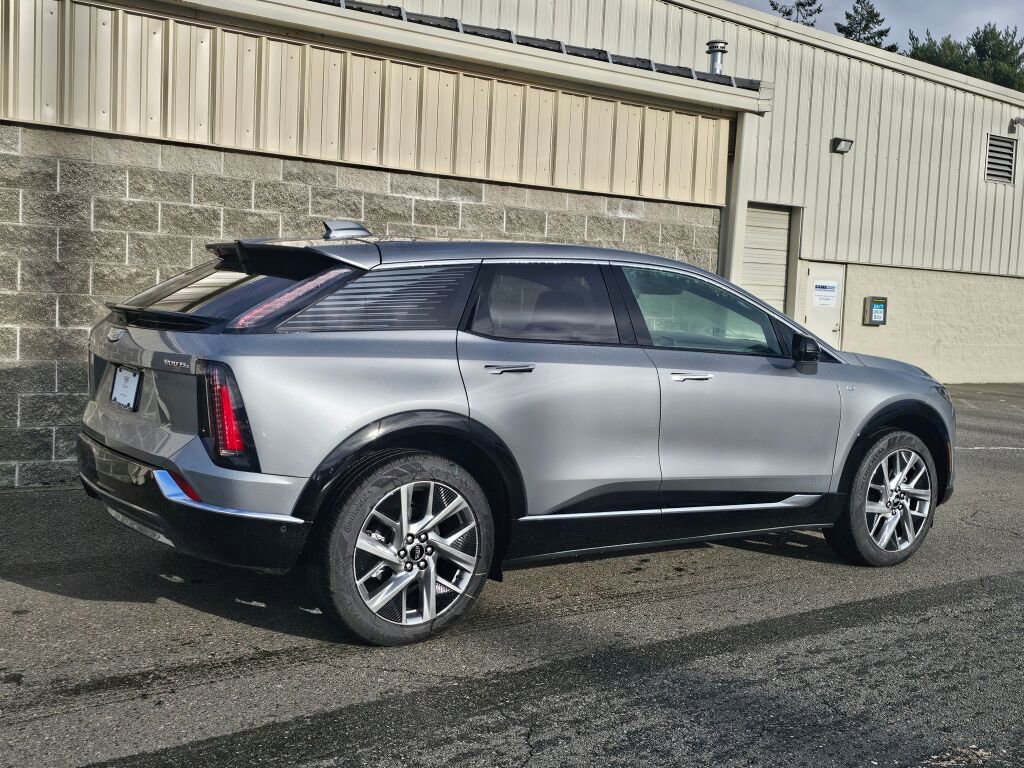 New 2026 Cadillac Optiq Luxury 2 image 8