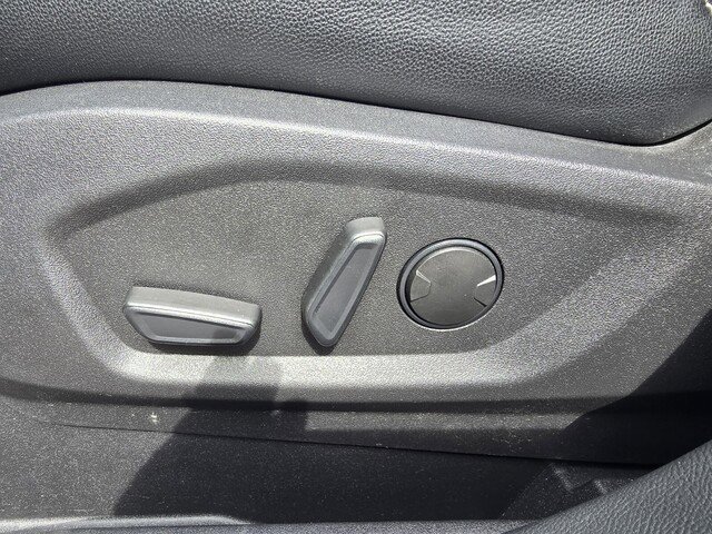 Used 2024 Ford Edge ST w/ Cold Weather Package image 12