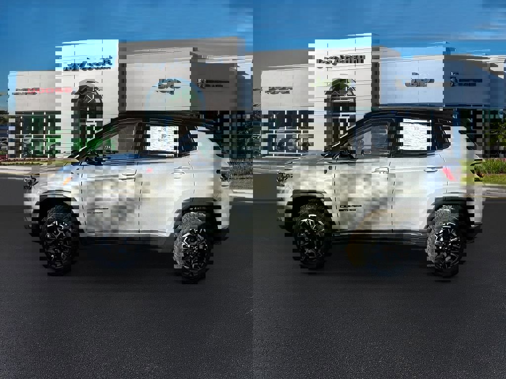 New 2026 Jeep Compass Trailhawk w/ Trailer Tow Group image 4