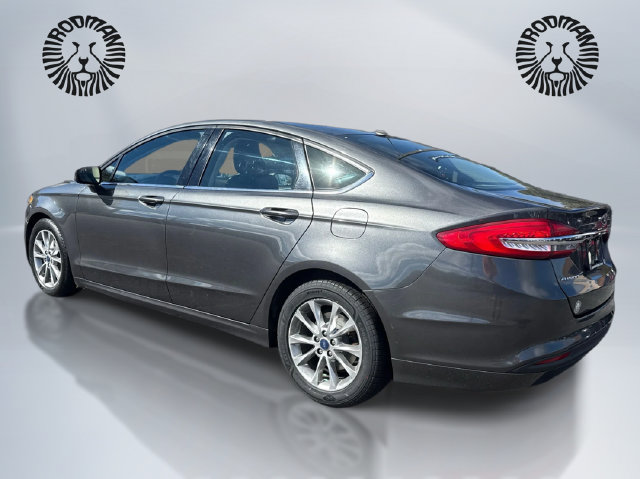 Certified 2017 Ford Fusion SE FWD image 9