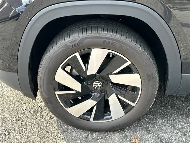 Certified 2025 Volkswagen Atlas Cross Sport SEL image 11