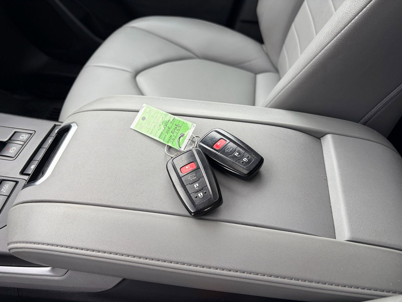 Used 2021 Toyota Highlander XLE image 19