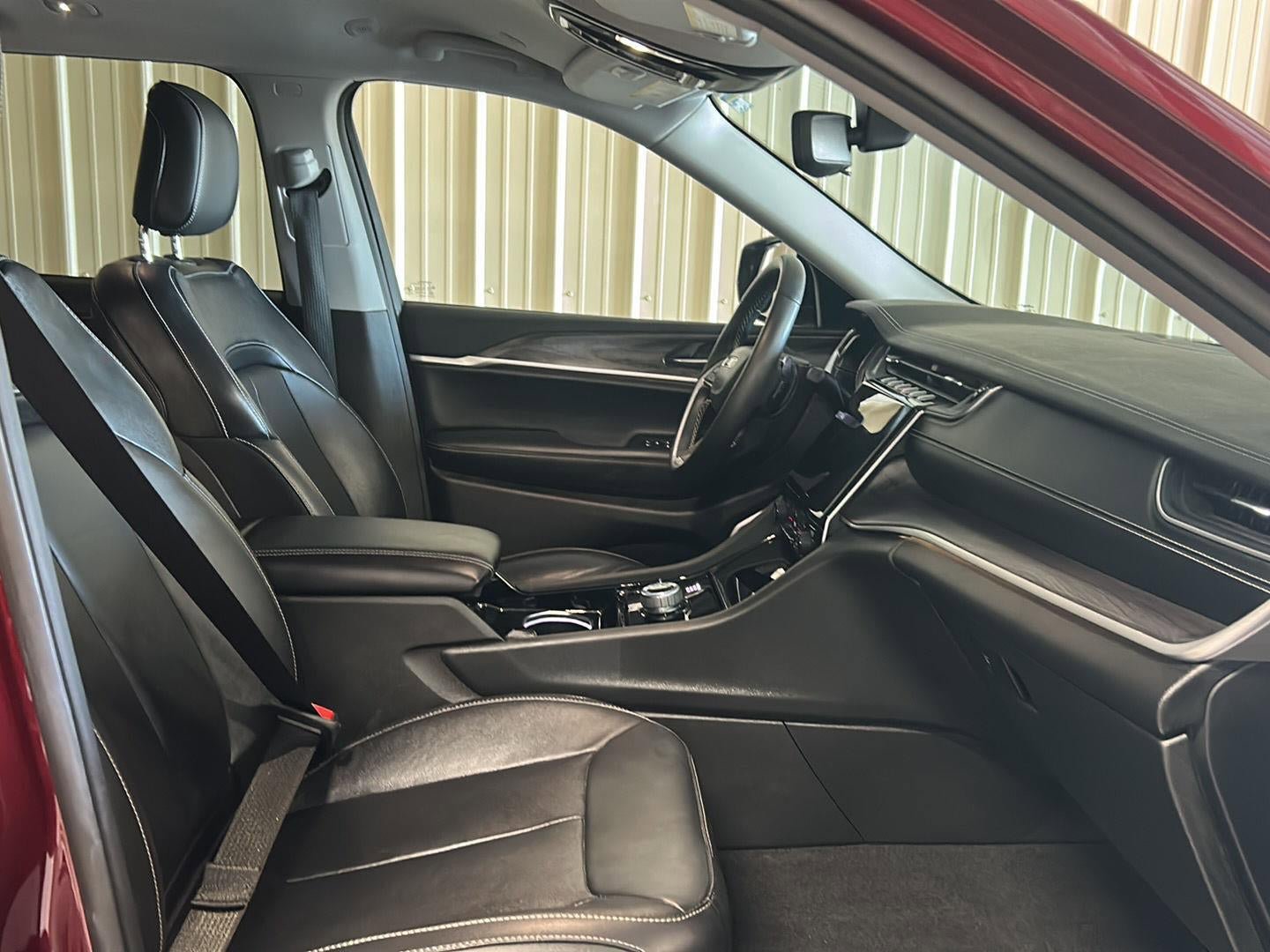 Used 2022 Jeep Grand Cherokee L Limited AWD/4WD image 13