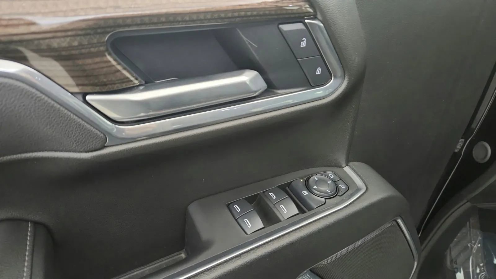 Used 2025 Chevrolet Silverado 1500 LT image 31