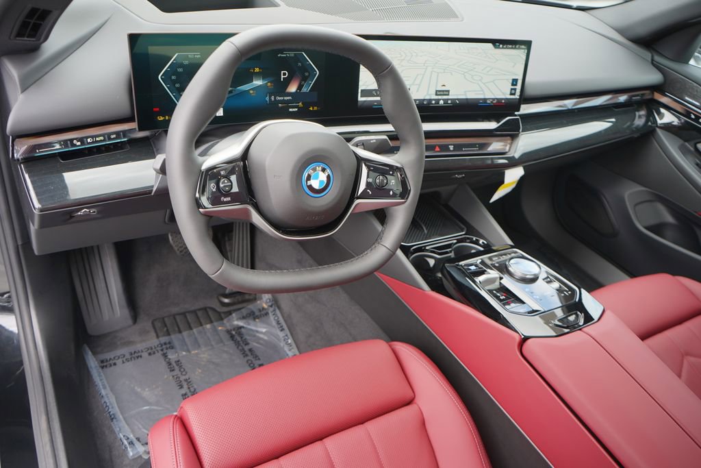 Used 2025 BMW i5 eDrive40i w/ Premium Package image 13