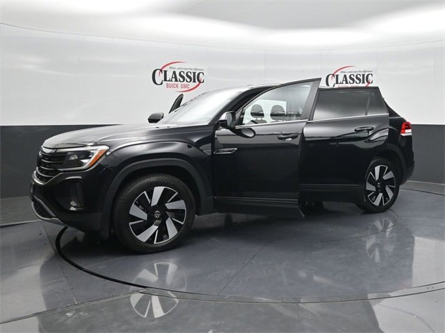 Used 2025 Volkswagen Atlas Cross Sport SE image 35