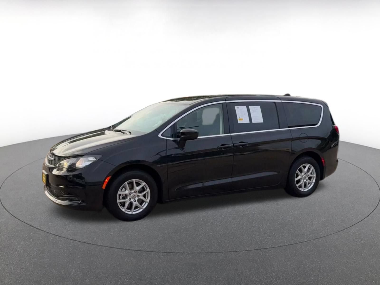 Used 2023 Chrysler Voyager LX FWD image 7