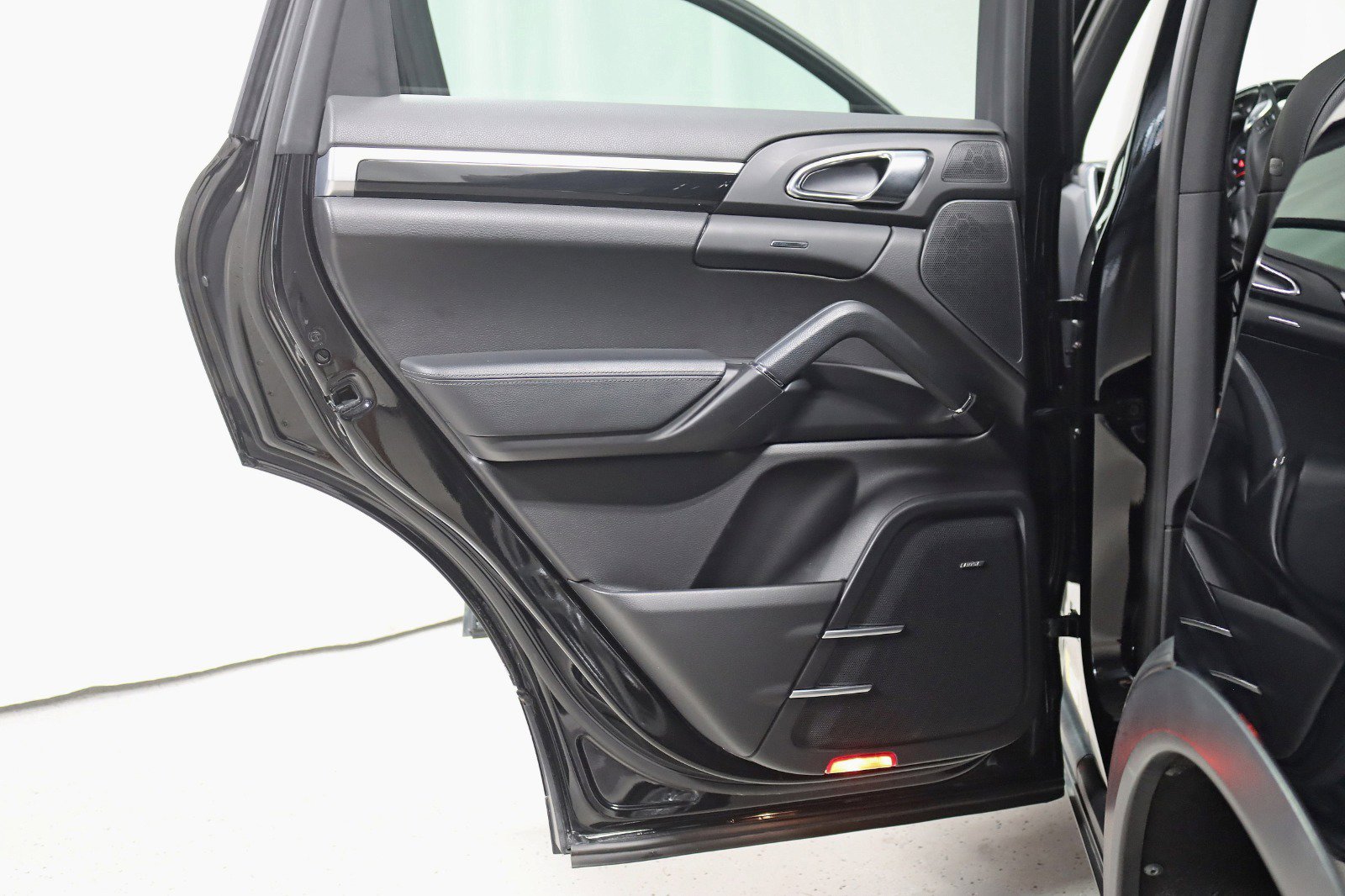 Used 2014 Porsche Cayenne Platinum Edition image 33