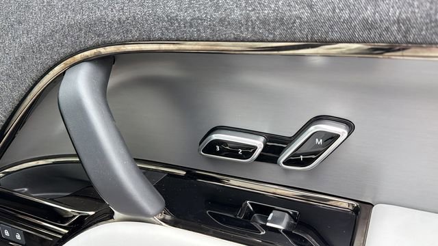 Used 2025 Land Rover Range Rover Sport SE image 38