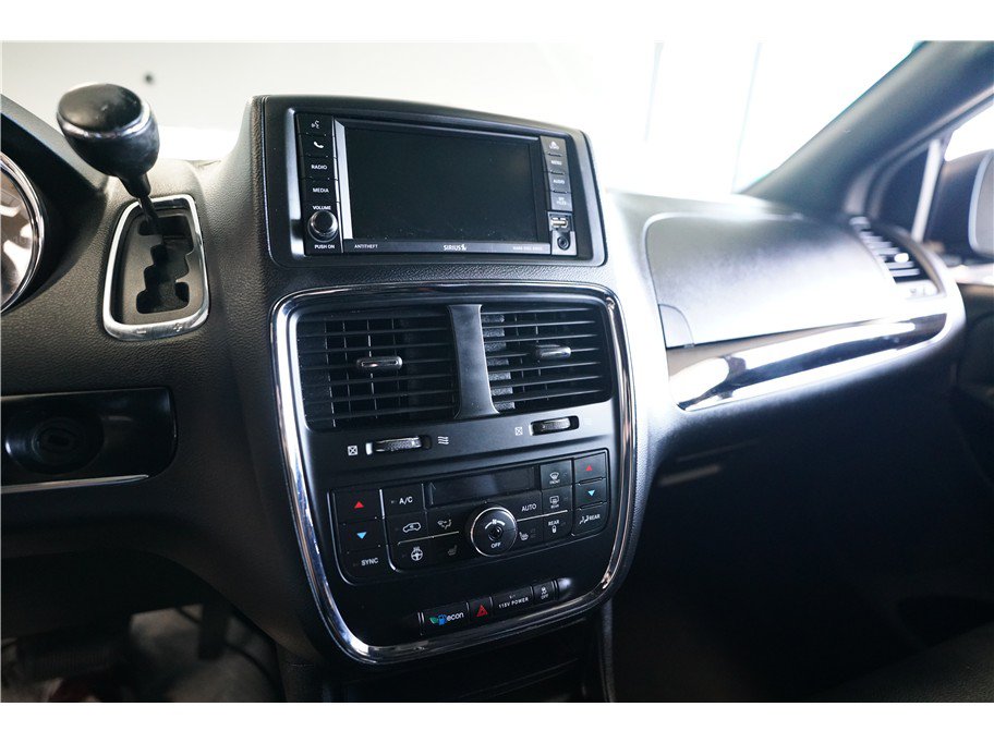 Used 2018 Dodge Grand Caravan GT FWD image 19