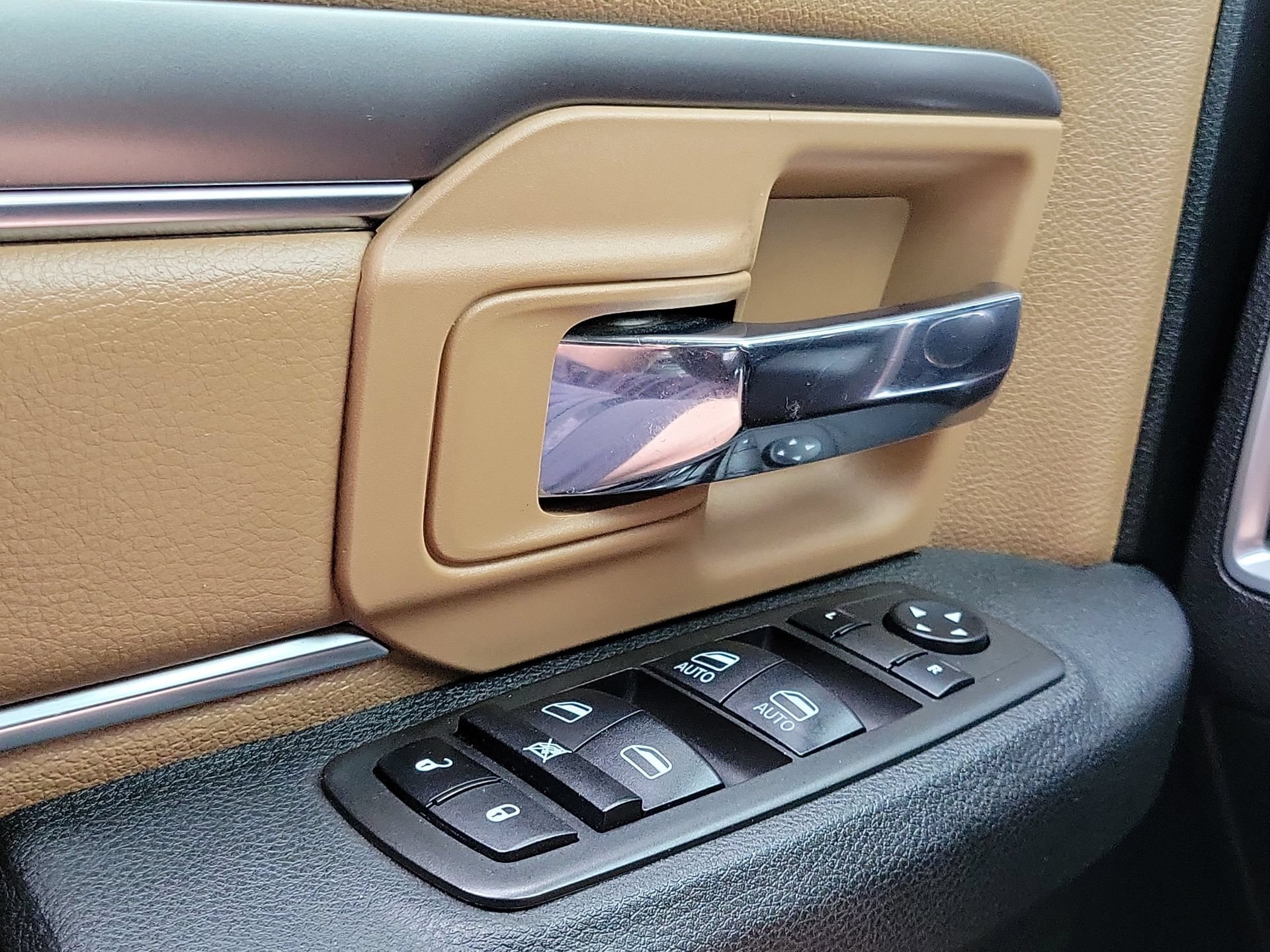 Used 2021 RAM 1500 Classic SLT RWD image 9
