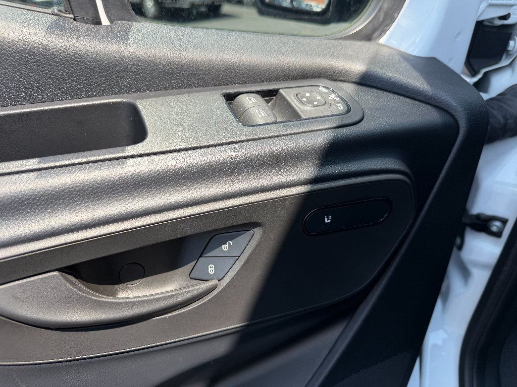 Used 2024 Mercedes-Benz Sprinter 2500 image 21