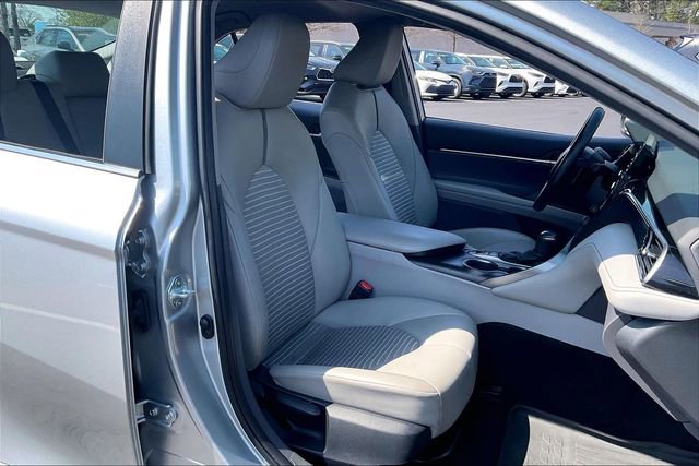 Used 2022 Toyota Camry SE FWD image 7