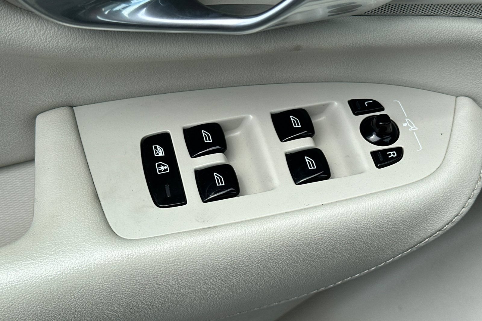 Used 2023 Volvo XC90 T8 Ultimate w/ Protection Package Premier AWD/4WD image 15