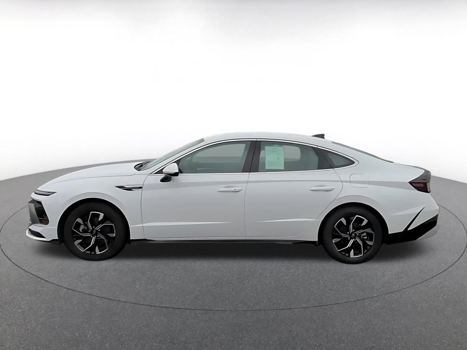 Used 2025 Hyundai Sonata SEL FWD image 12