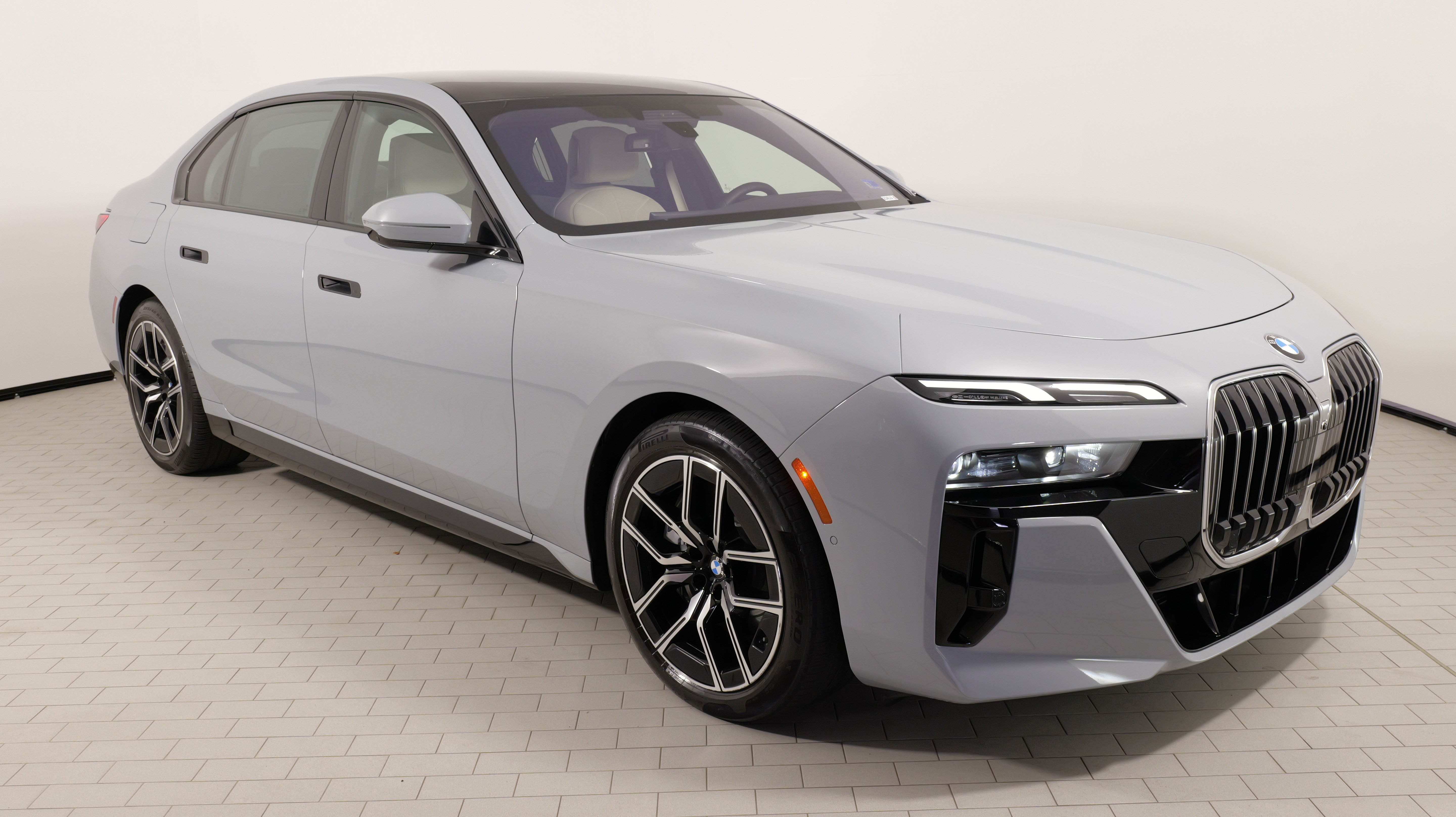 Used 2023 BMW 760i xDrive AWD/4WD image 8