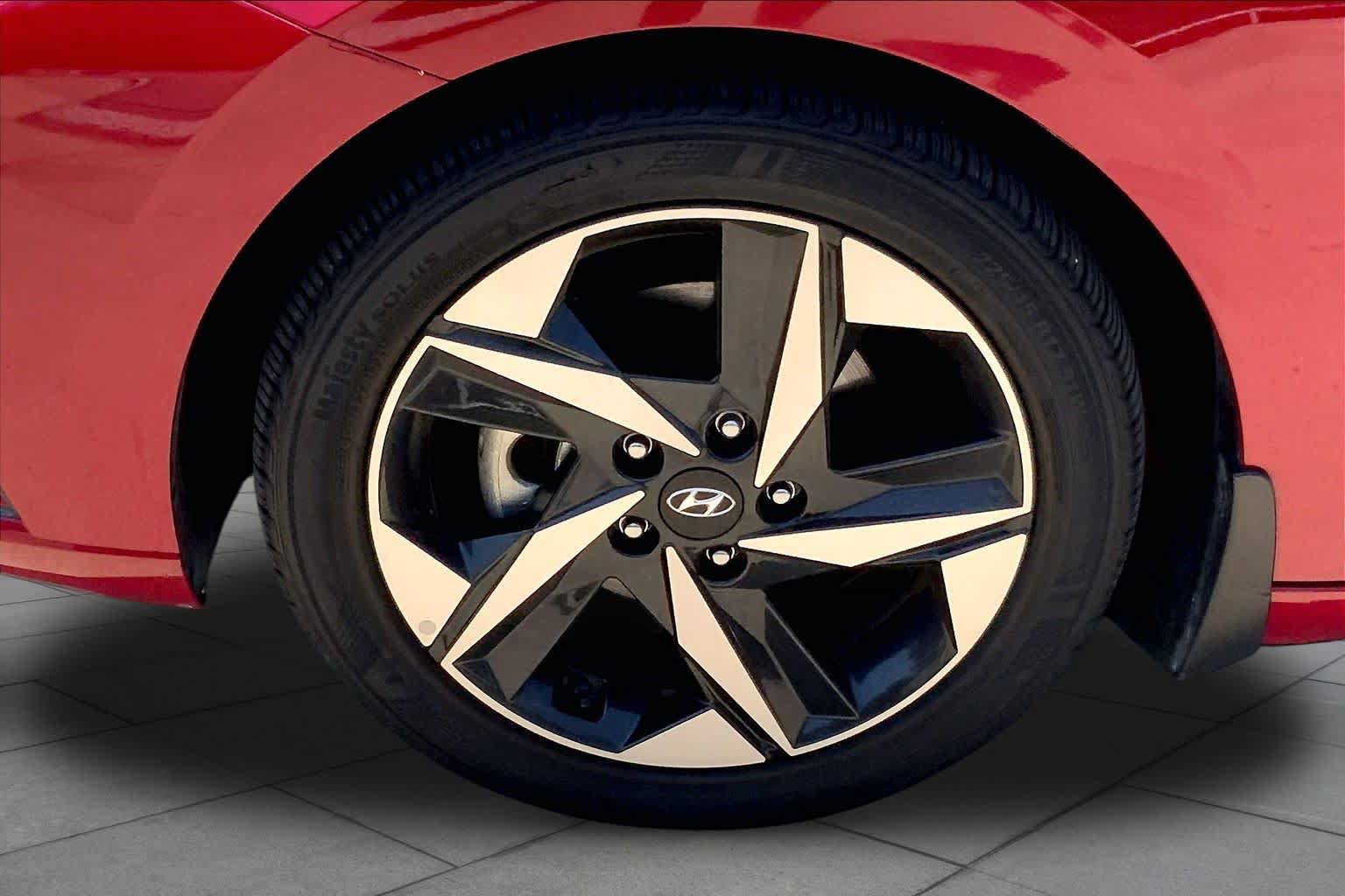 Used 2023 Hyundai Elantra SEL w/ Convenience Package FWD image 10