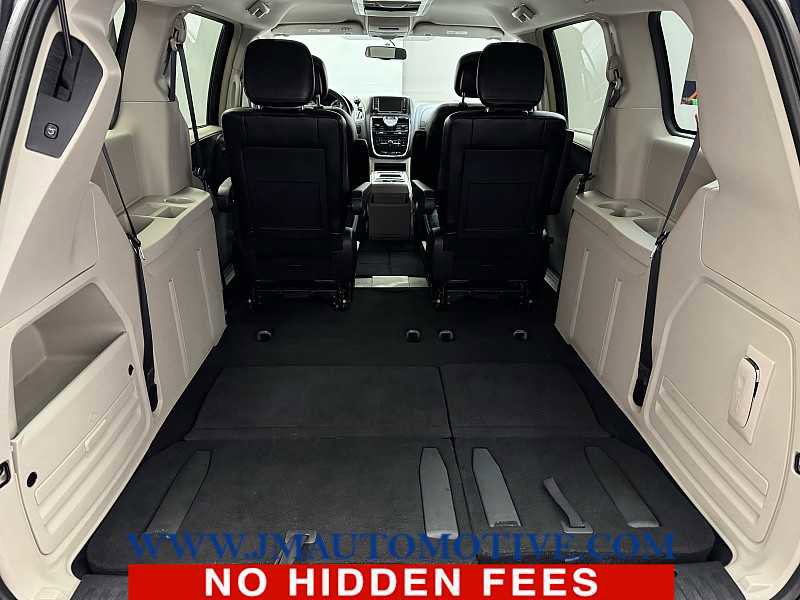 Used 2014 Chrysler Town & Country Touring image 18