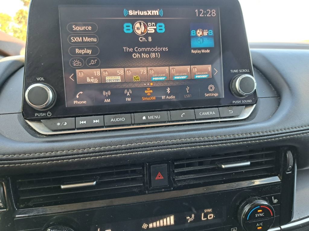 Used 2022 Nissan Rogue SV w/ SV Premium Package image 10