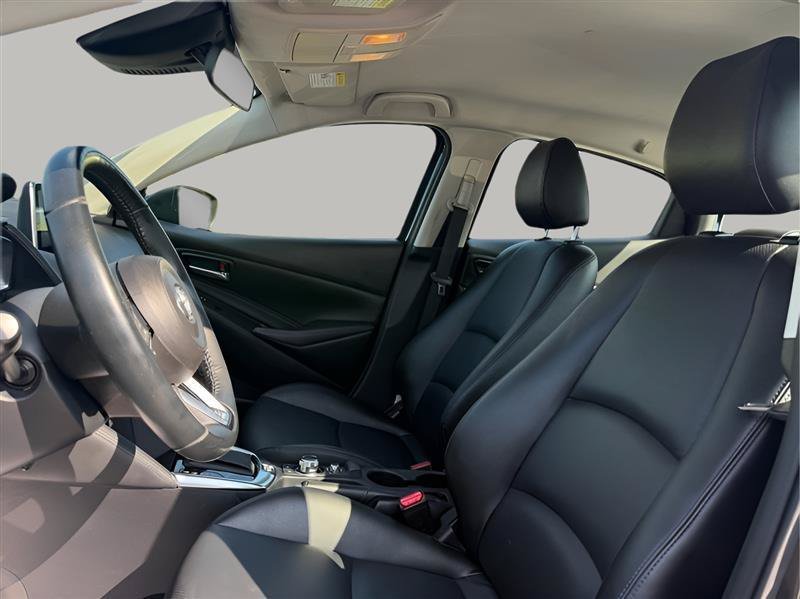 Used 2019 Toyota Yaris XLE FWD image 16