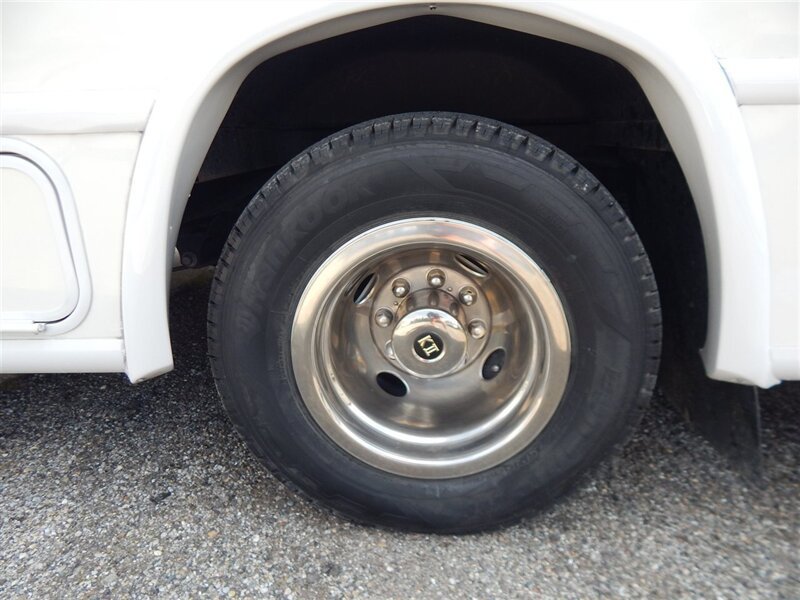 Used 2022 Ford E-350 and Econoline 350 Super Duty w/ A/C Prep Package RWD image 15